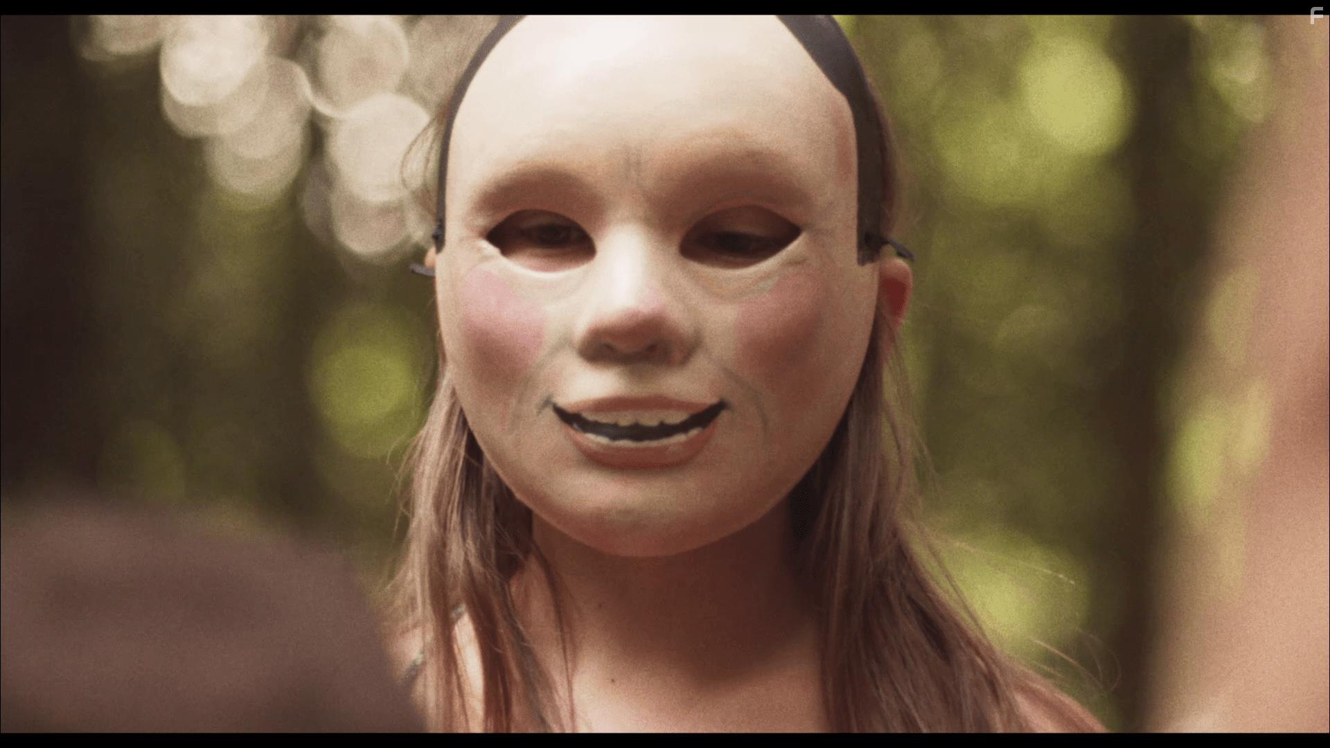 Taylor Dianne Robinson in Welcome to the Circle (2020)