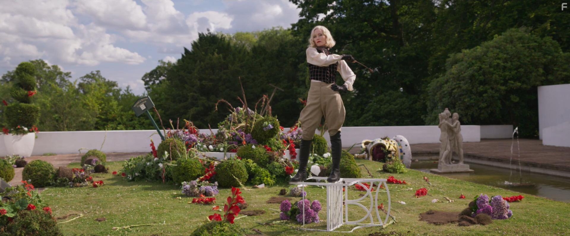 Leslie Mann in Blithe Spirit (2020)