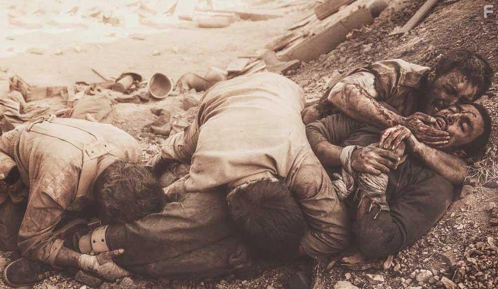 Javad Ezati and Amir Jadidi in Tangeye Abu Ghorayb (2018)