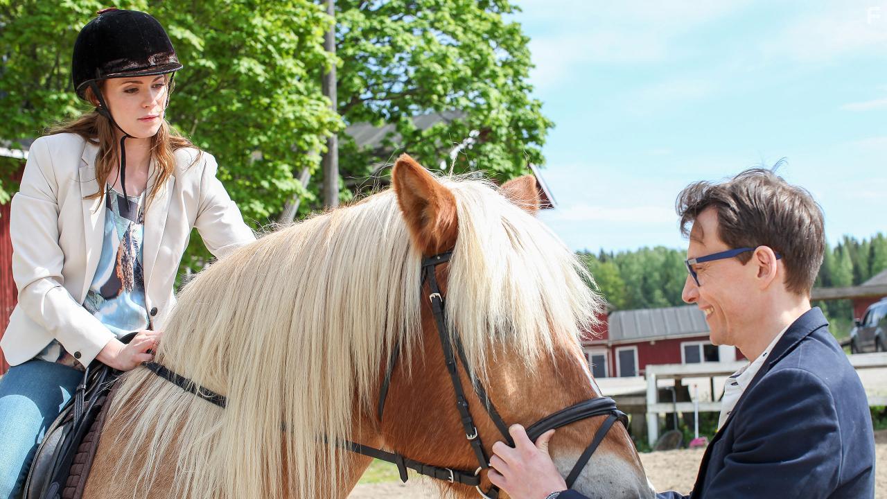 Marc Gassot and Pihla Viitala in Mustat lesket (2014)