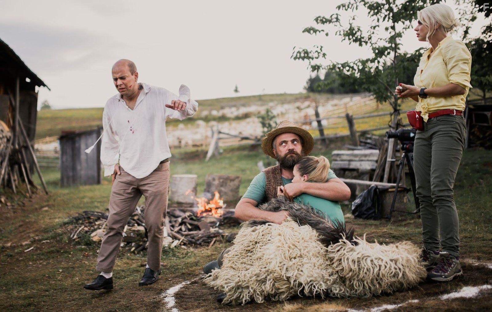 Cosmin Selesi, Alexa Tofan, Alin Panc, and Catalina Grama in Pup-o, ma! (2018)