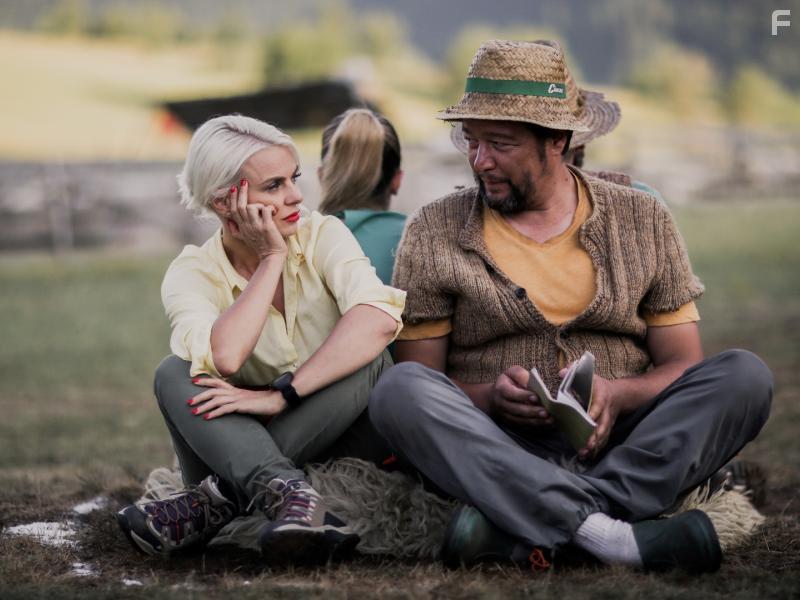 Alexandru Pop and Catalina Grama in Pup-o, ma! (2018)