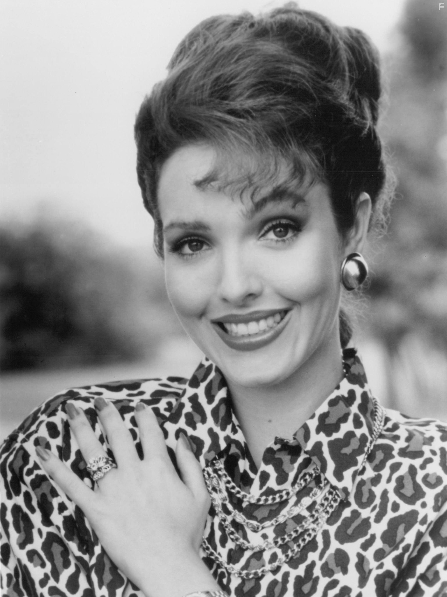 Amy Yasbeck in Трудный ребёнок (1990)