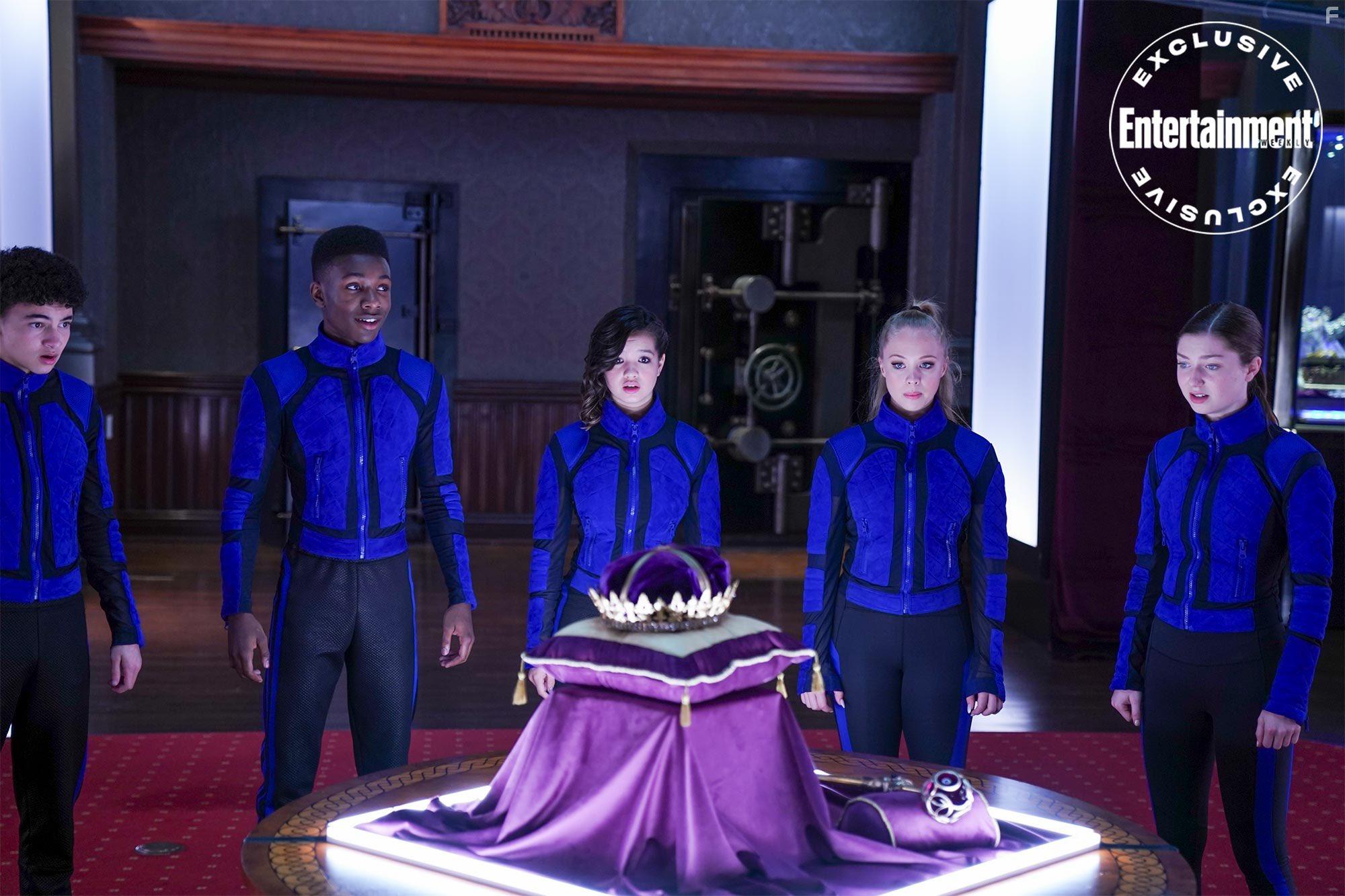 Niles Fitch, Isabella Blake-Thomas, Olivia Deeble, Peyton Elizabeth Lee, and Faly Rakotohavana in Secret Society of Second-Born Royals (2020)