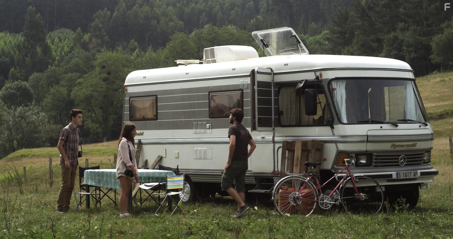 Ibai Alonso and Maria Muro in La tercera ley de Newton (2017)