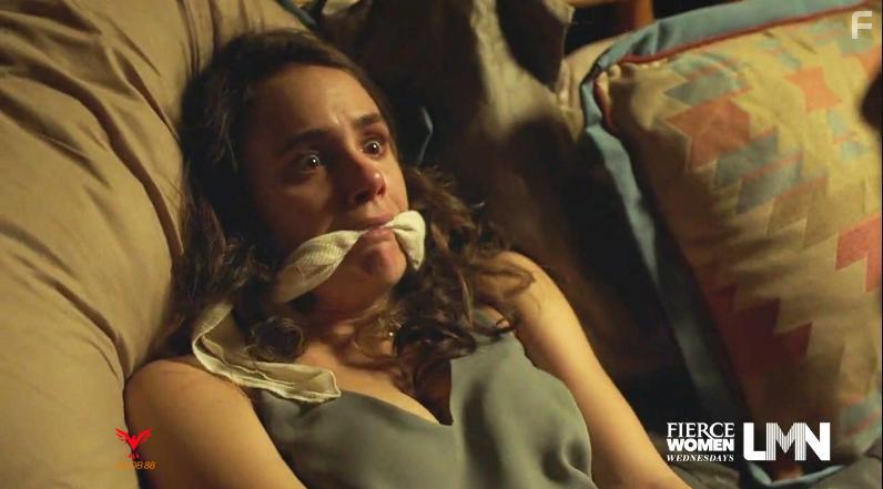 Cassie Howarth in Model Citizen (2020)