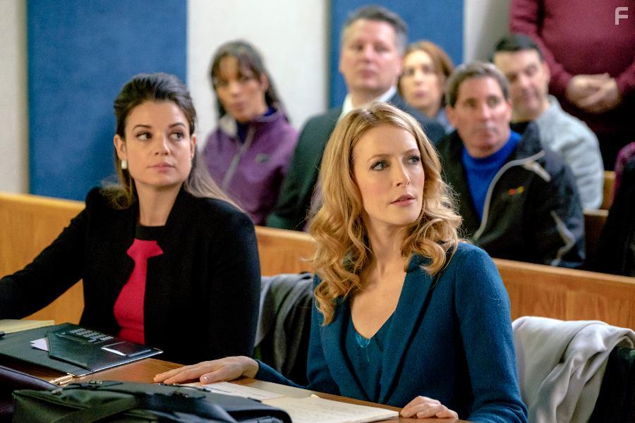 Jennifer Finnigan and Kimberley Sustad in Walking the Dog (2017)