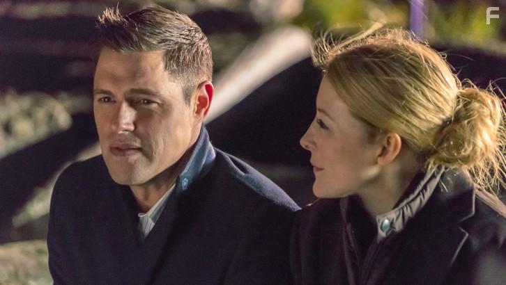 Jennifer Finnigan and Sam Page in Walking the Dog (2017)