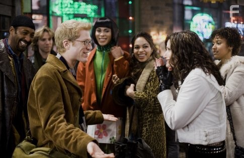 Rosario Dawson, Wilson Jermaine Heredia, Idina Menzel, Adam Pascal, Anthony Rapp, and Tracie Thoms in Богема (2005)