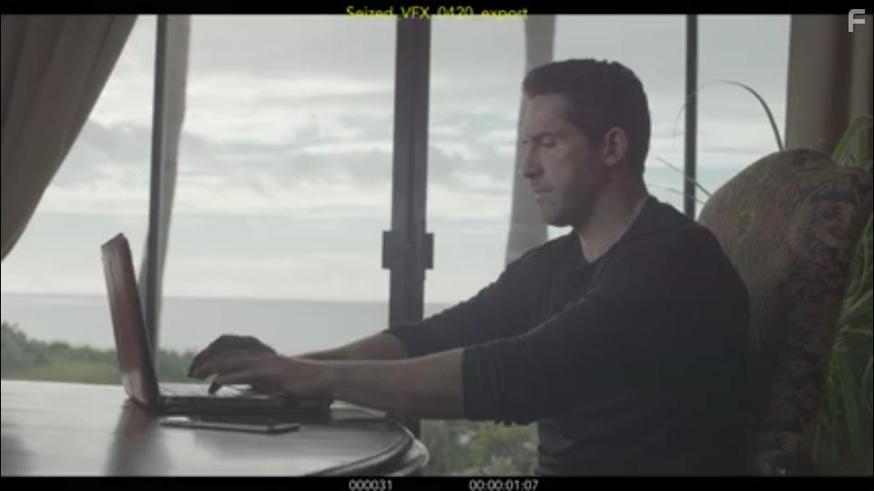 Scott Adkins in Seized (2020)