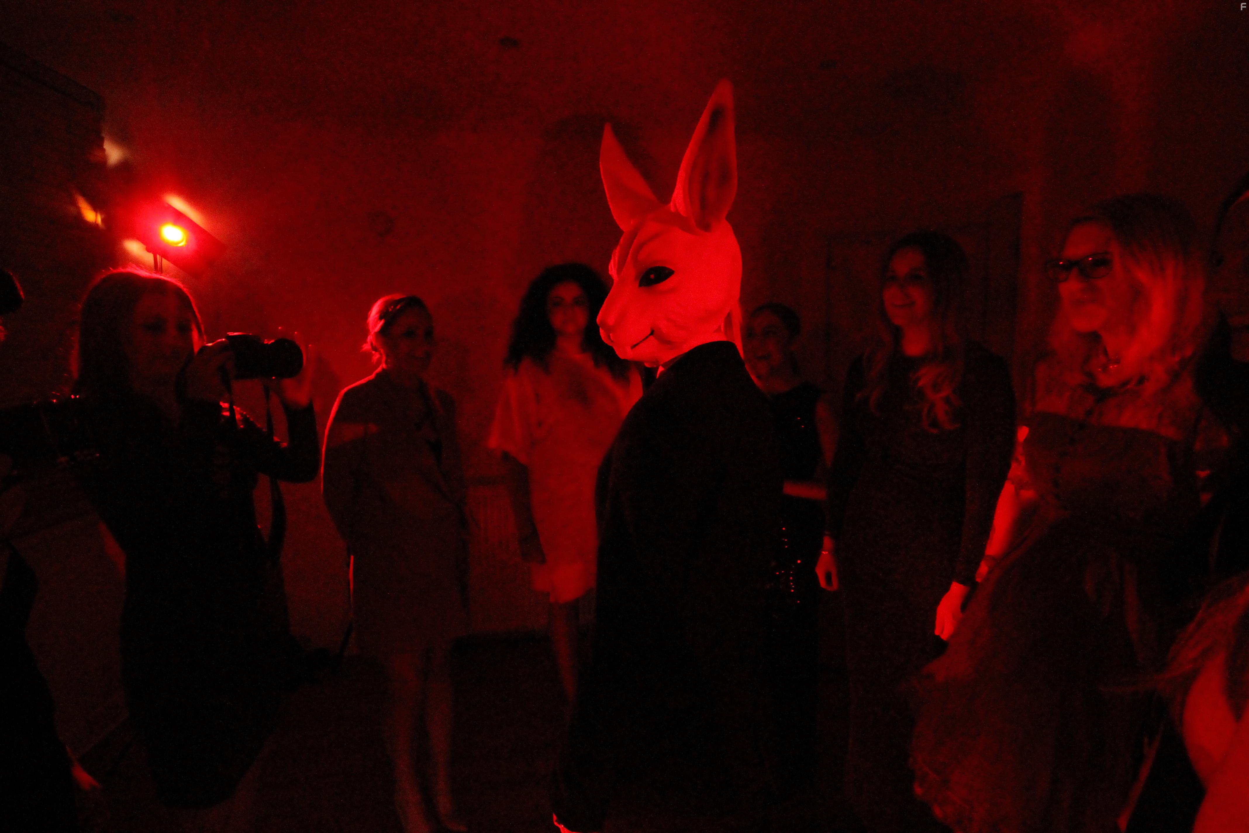 Невидимая сеть: обнажёнка