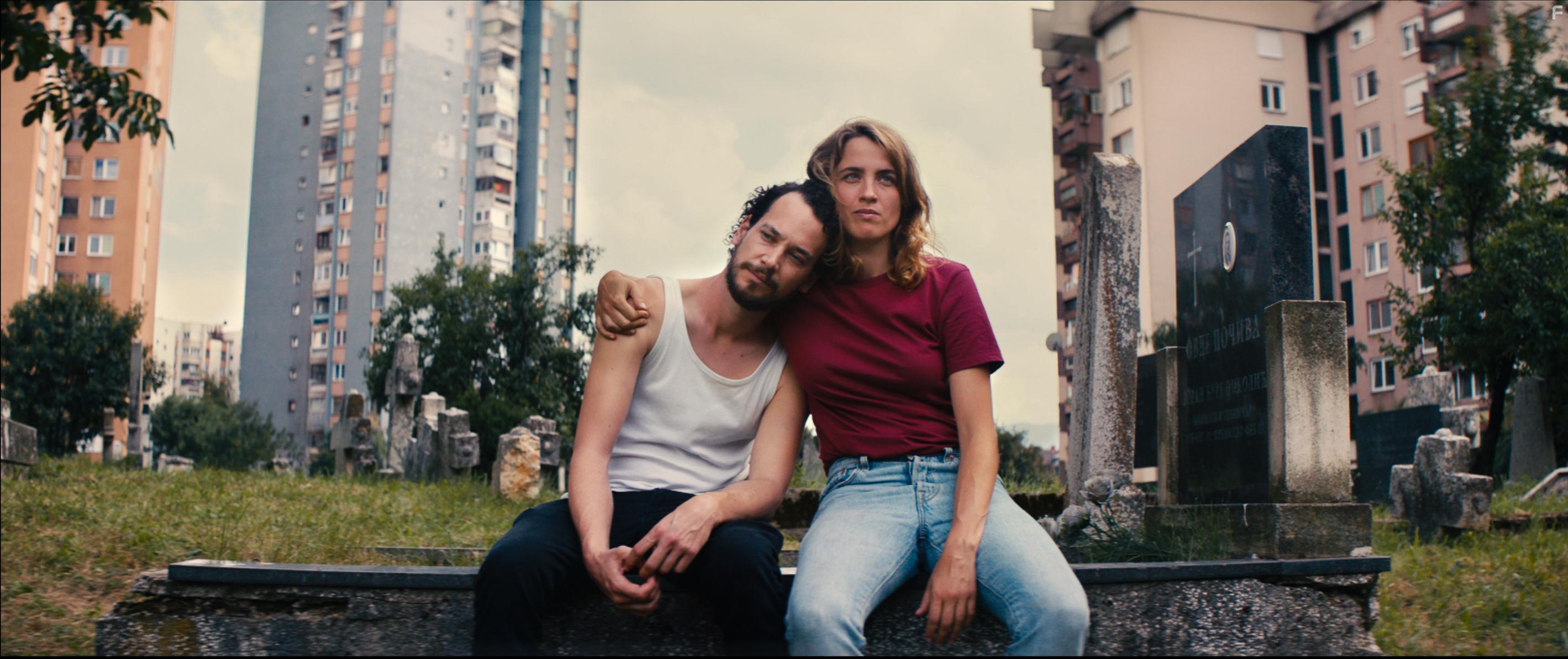 Adle Haenel and Jonathan Couzini in Les hros ne meurent jamais (2019)