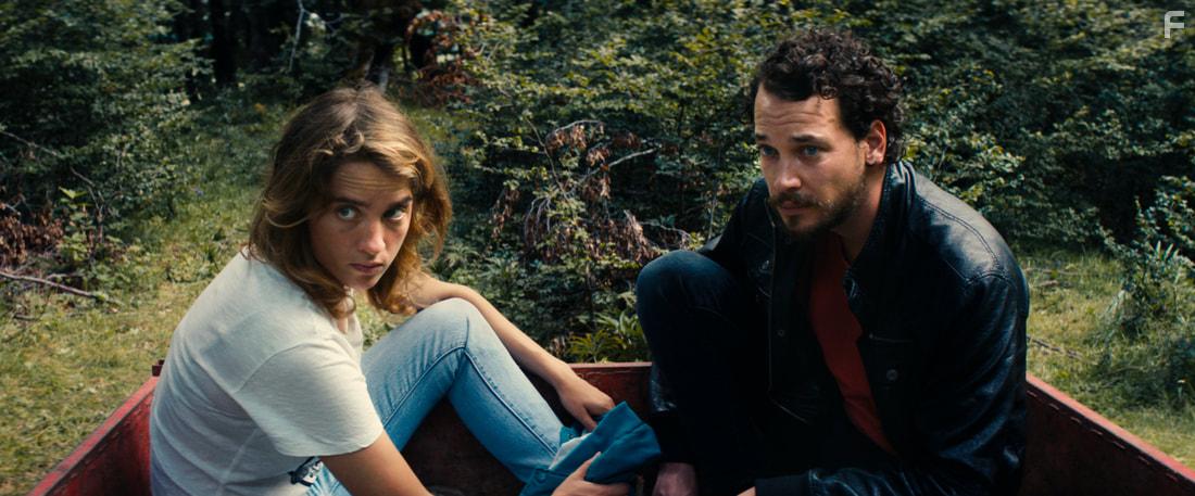 Adle Haenel and Jonathan Couzini in Les hros ne meurent jamais (2019)