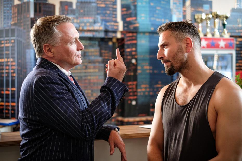 Bernhard Schir and Murathan Muslu in Vorstadtweiber (2015)