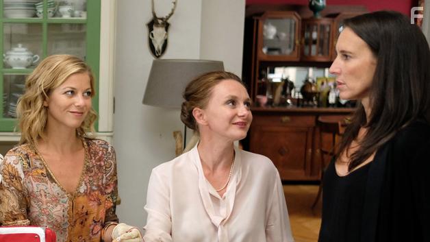 Maria Kstlinger, Gerti Drassl, and Hilde Dalik in Vorstadtweiber (2015)