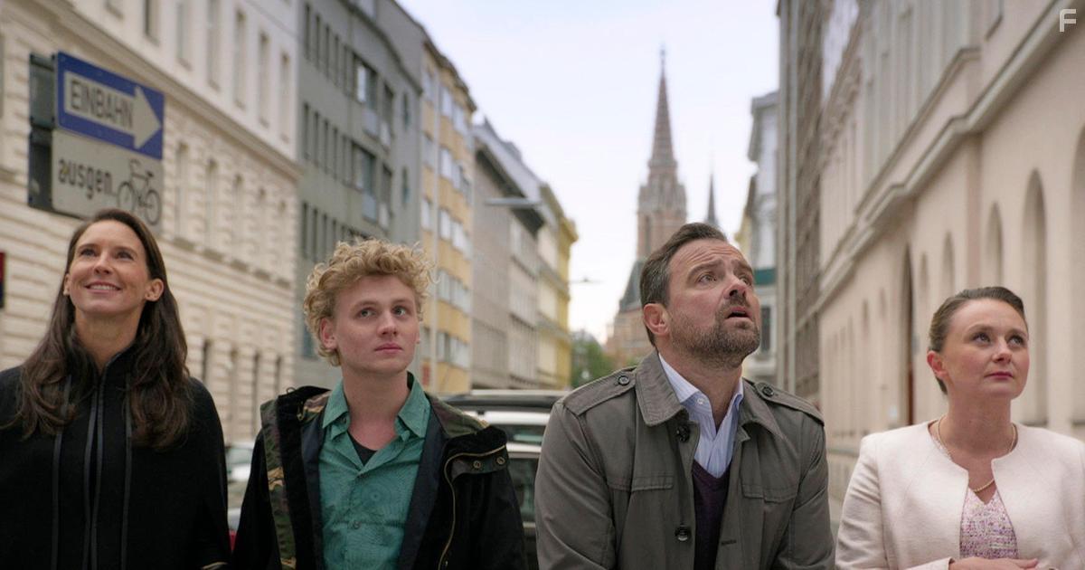 Maria Kstlinger, Jrgen Maurer, Gerti Drassl, and Johannes Nussbaum in Vorstadtweiber (2015)