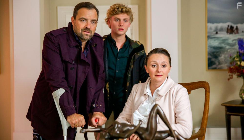 Jrgen Maurer, Gerti Drassl, and Johannes Nussbaum in Vorstadtweiber (2015)