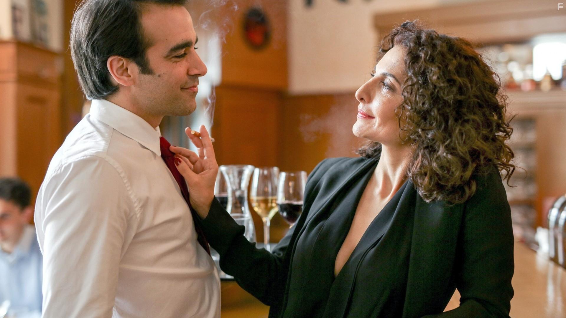 Proschat Madani and Philipp Stix in Vorstadtweiber (2015)