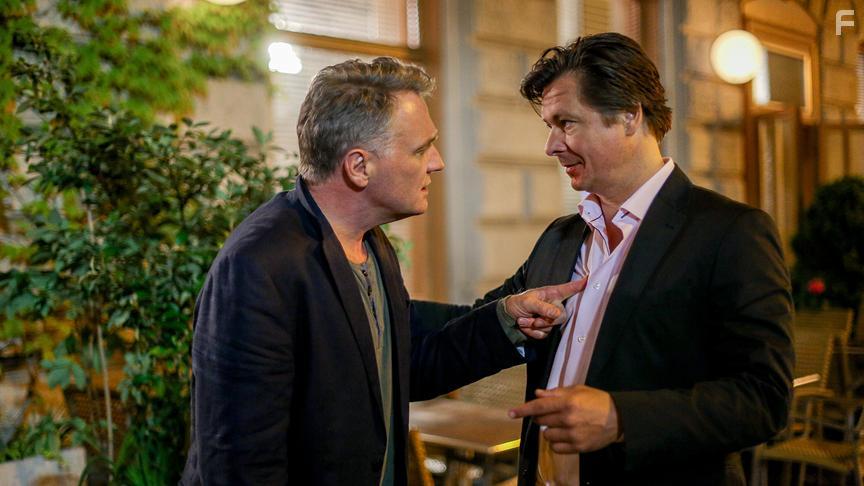 Bernhard Schir and Michael Dangl in Vorstadtweiber (2015)