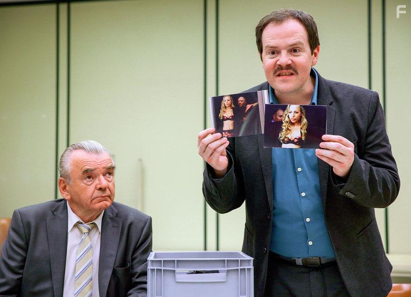 Branko Samarovski and Thomas Mraz in Vorstadtweiber (2015)