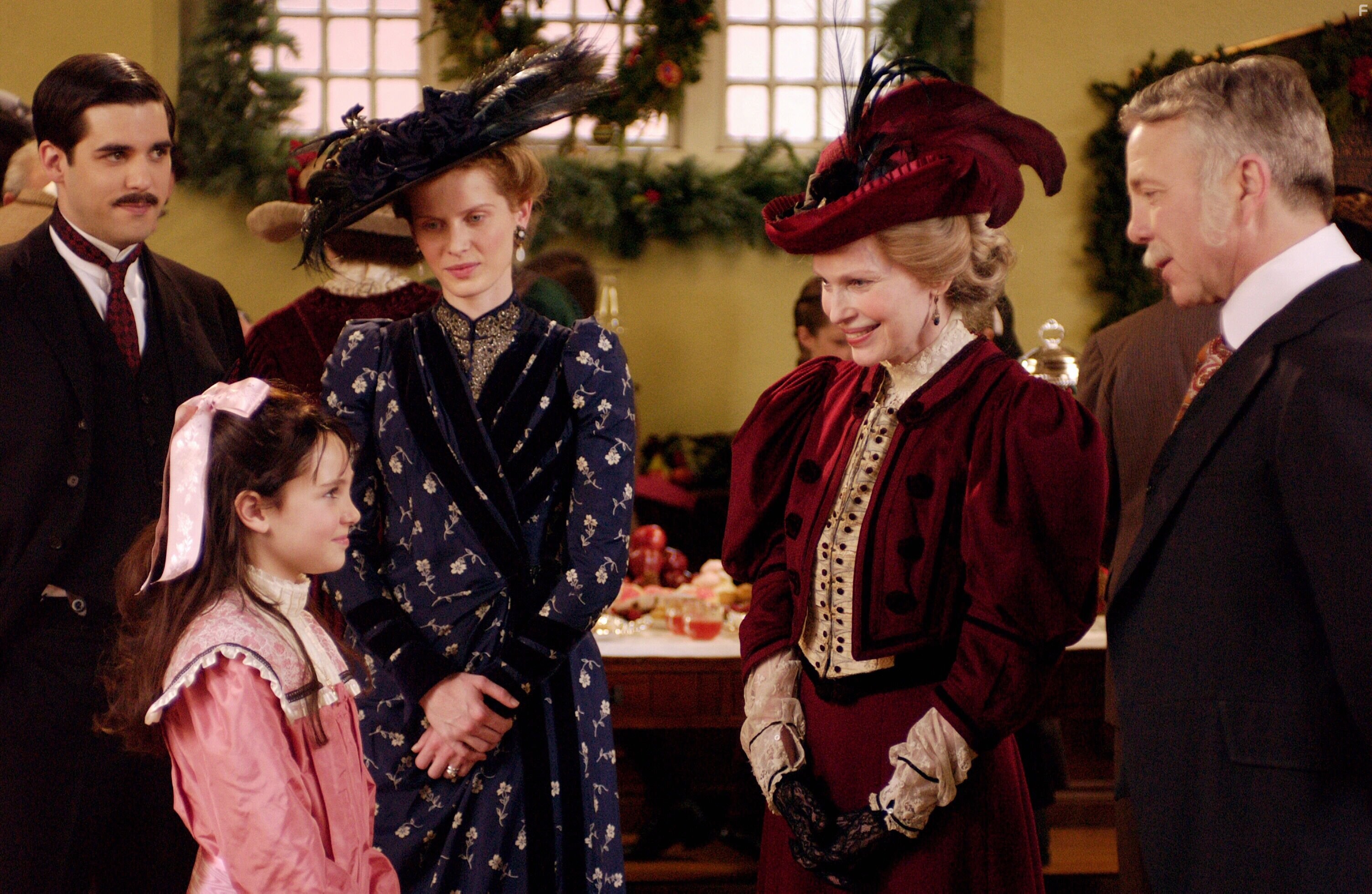Mia Farrow and AnnaSophia Robb in Samantha: An American Girl Holiday (2004)