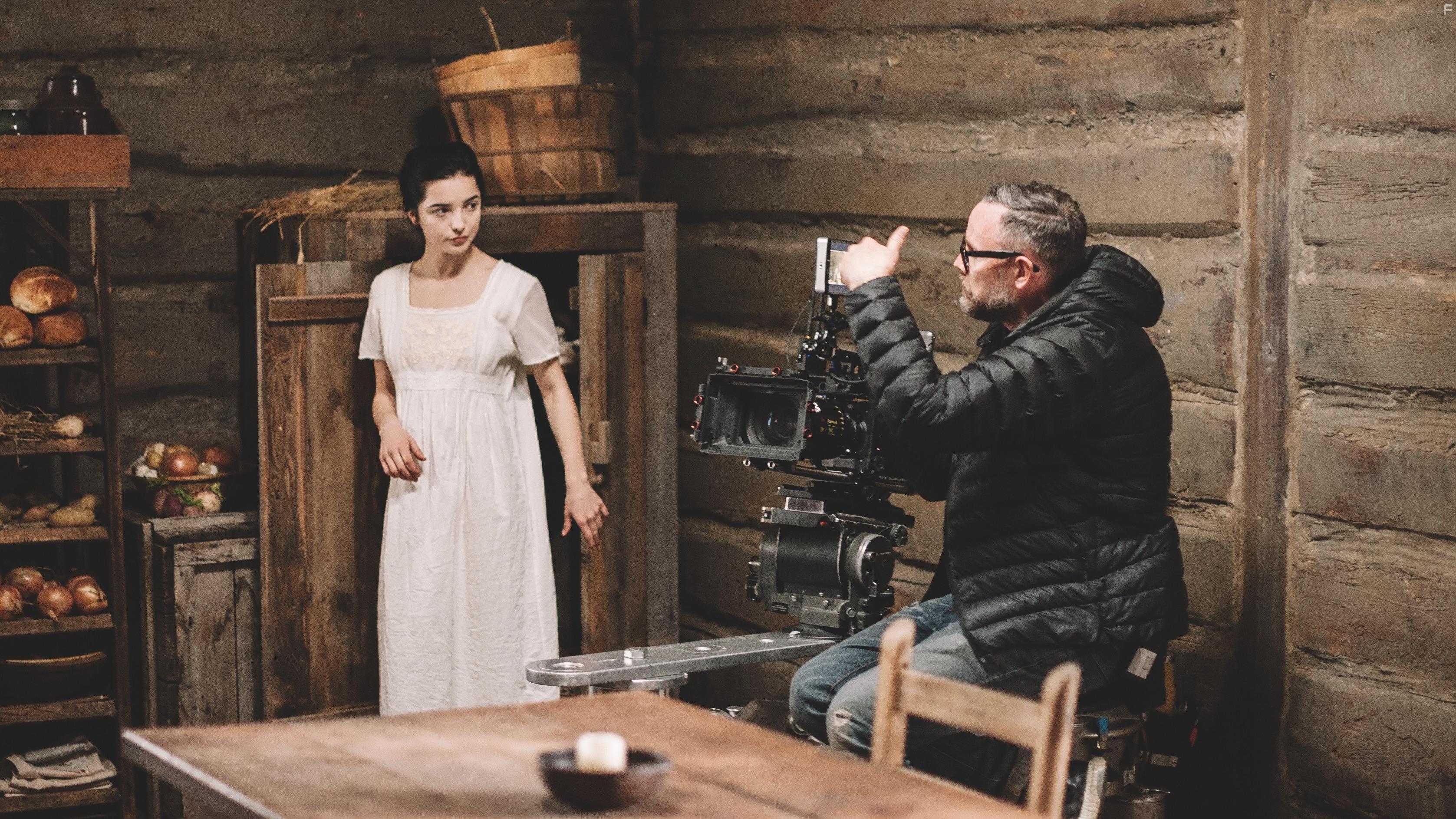 Jessica Reynolds and Nick Thomas in The Curse of Audrey Earnshaw (2020)