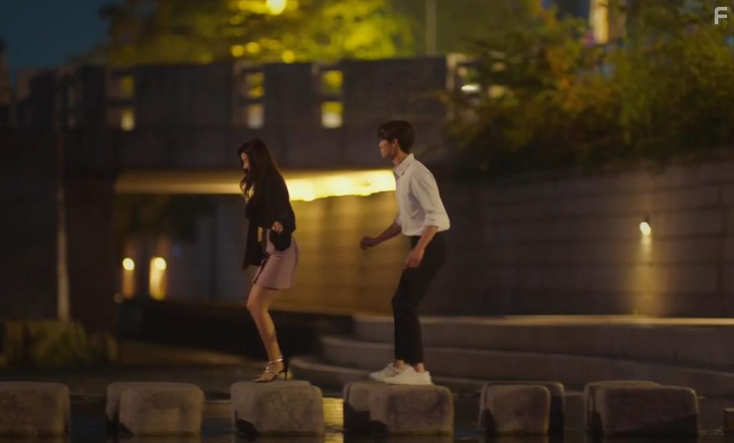 Ha-neul Kim and Do-Hyun Lee in Eitin Eogein (2020)