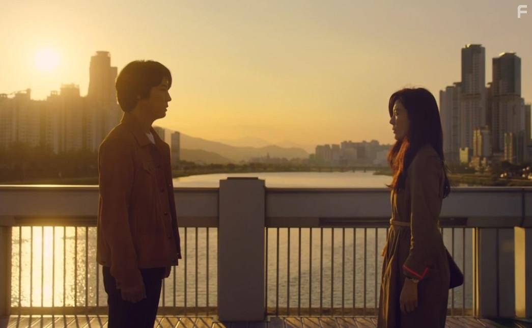 Sang-Hyun Yoon and Ha-neul Kim in Eitin Eogein (2020)