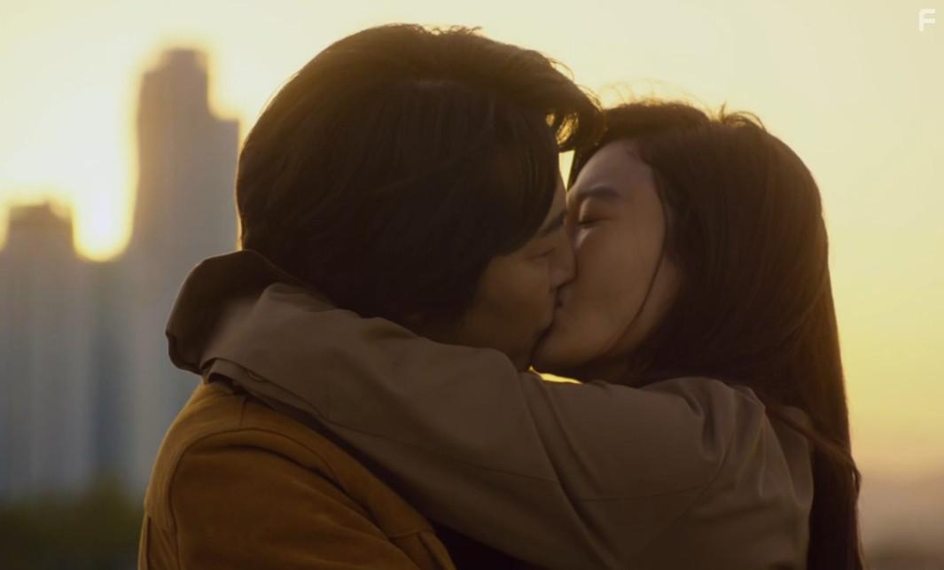 Sang-Hyun Yoon and Ha-neul Kim in Eitin Eogein (2020)