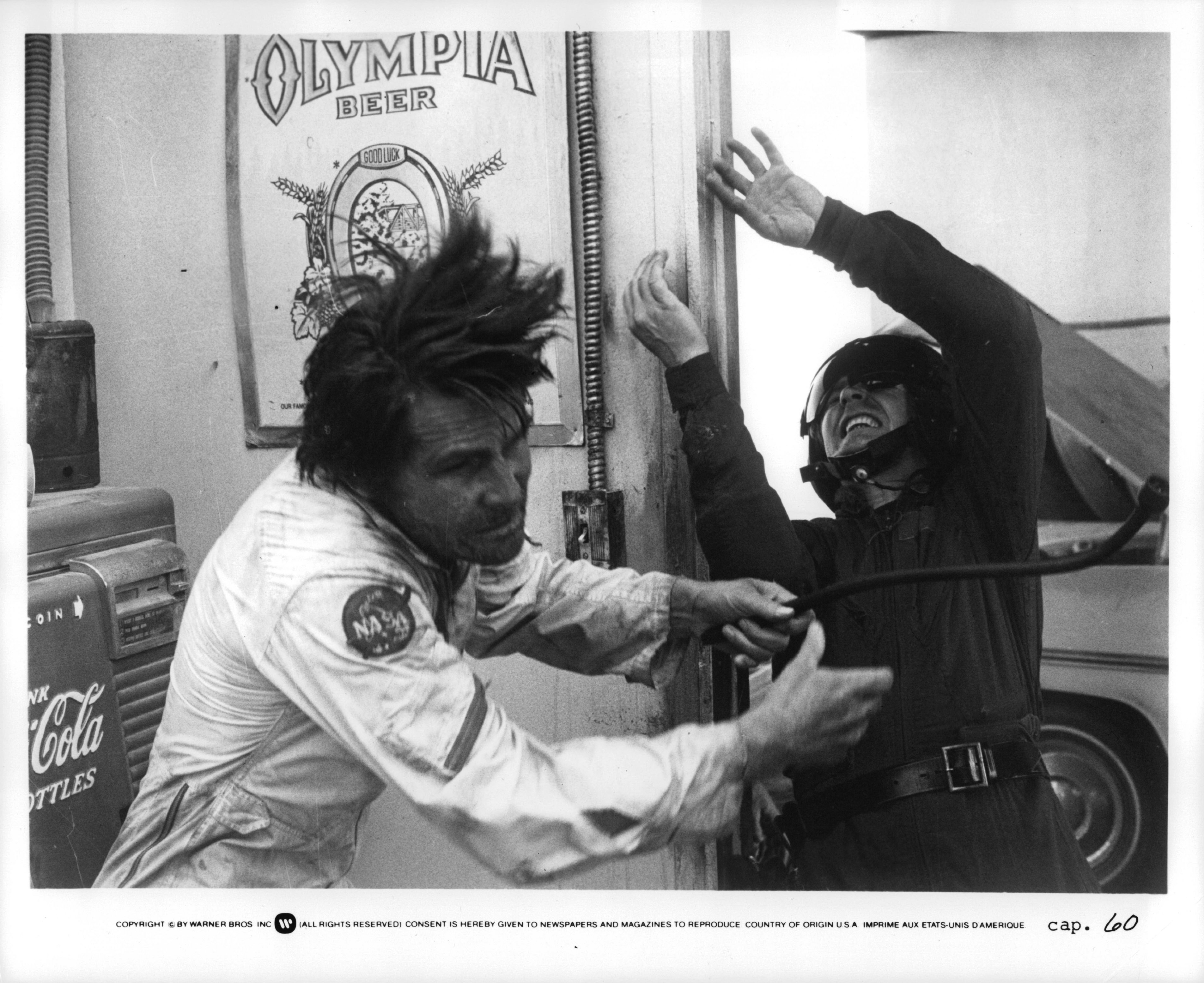 James Brolin in Козерог один (1977)