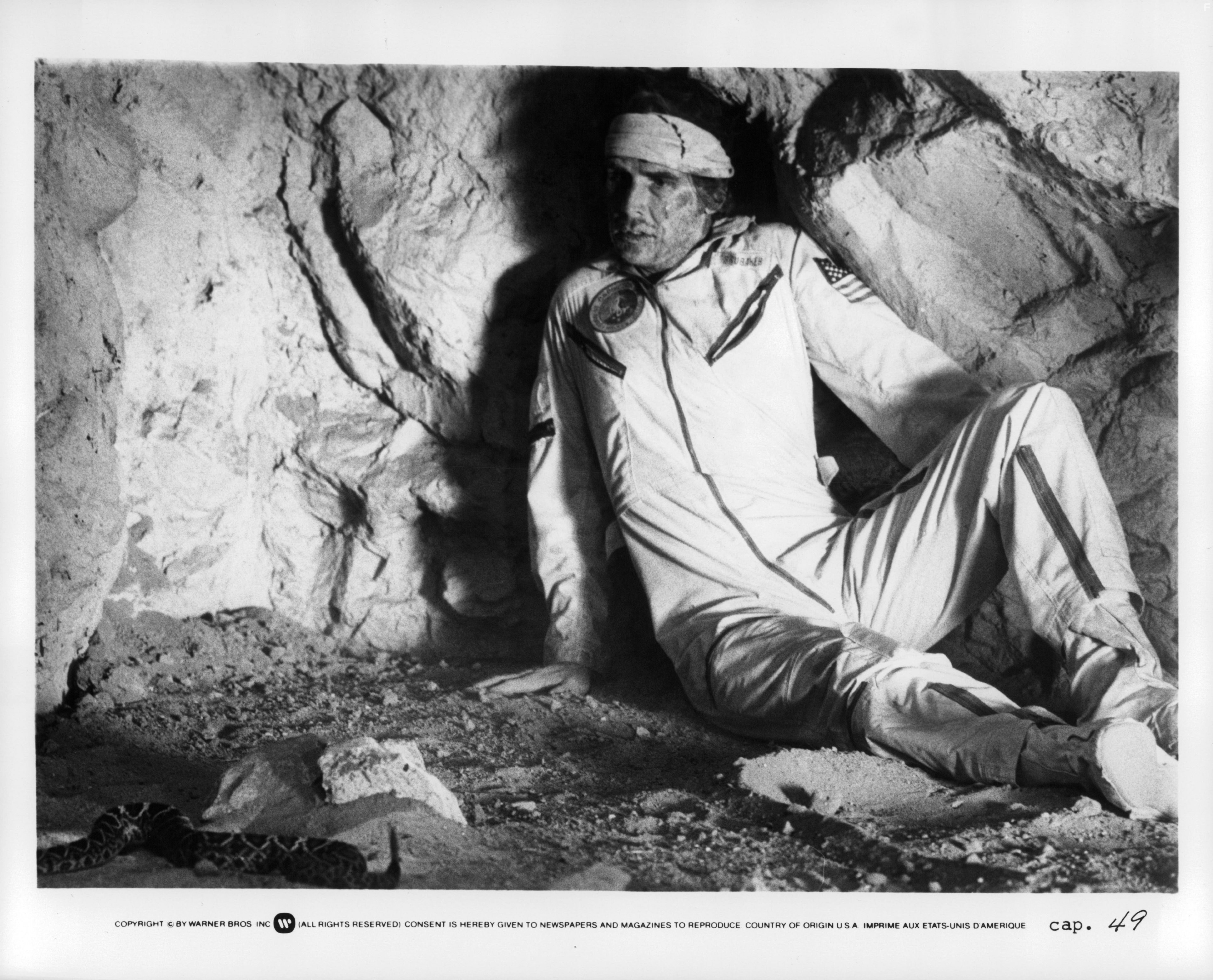 James Brolin in Козерог один (1977)