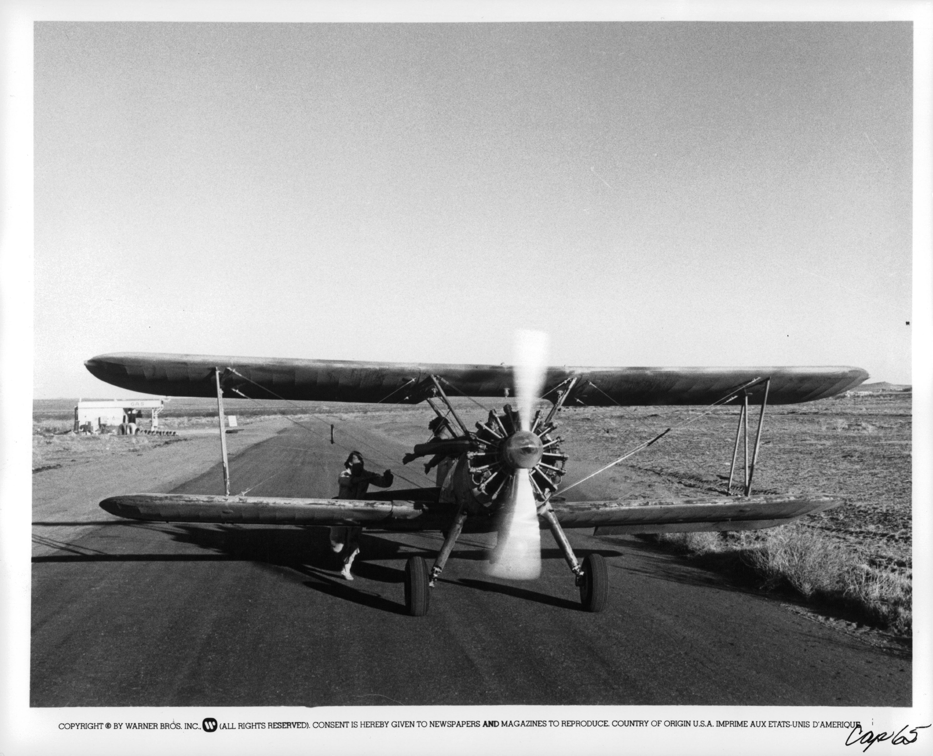 James Brolin and Elliott Gould in Козерог один (1977)