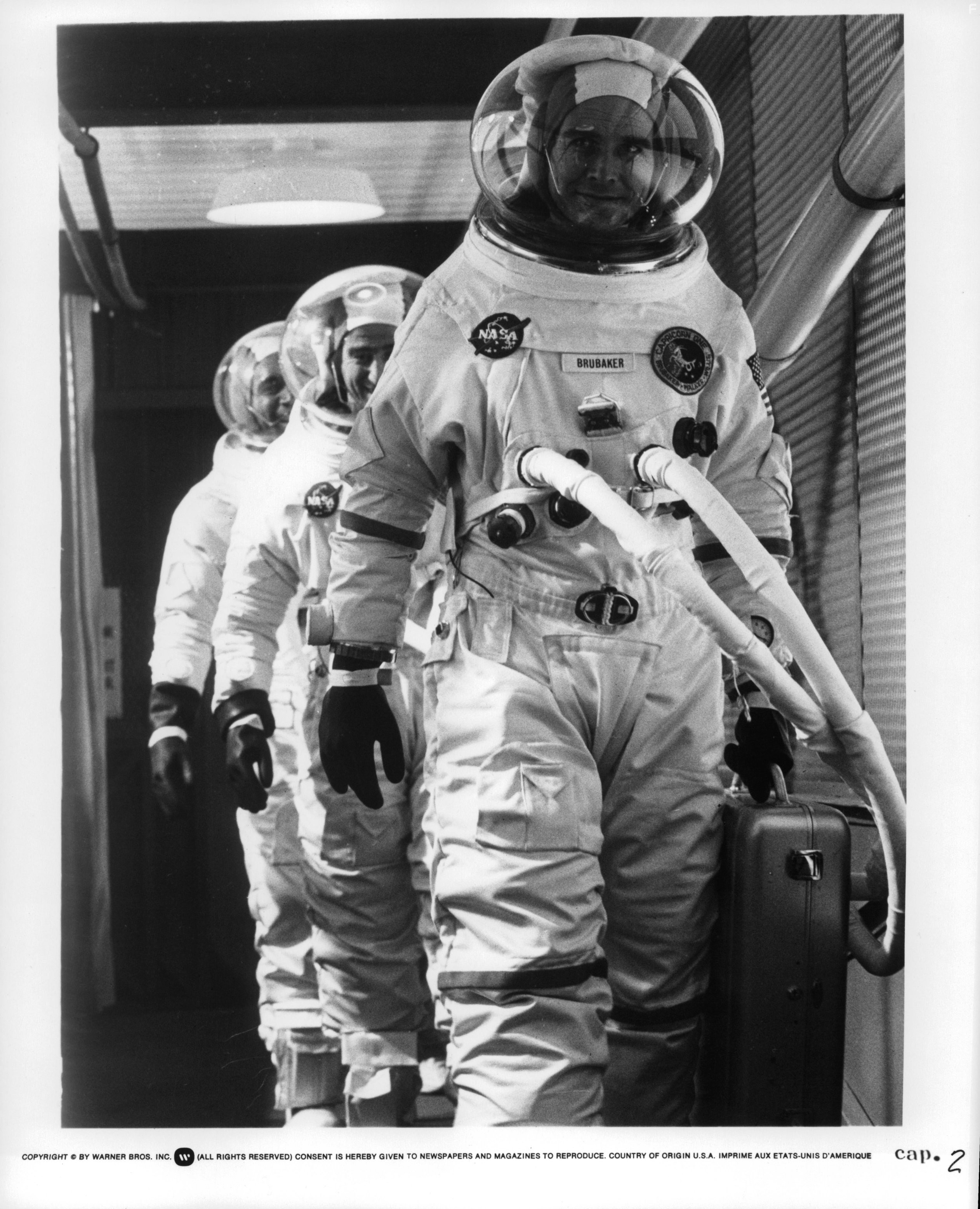 James Brolin, O.J. Simpson, and Sam Waterston in Козерог один (1977)