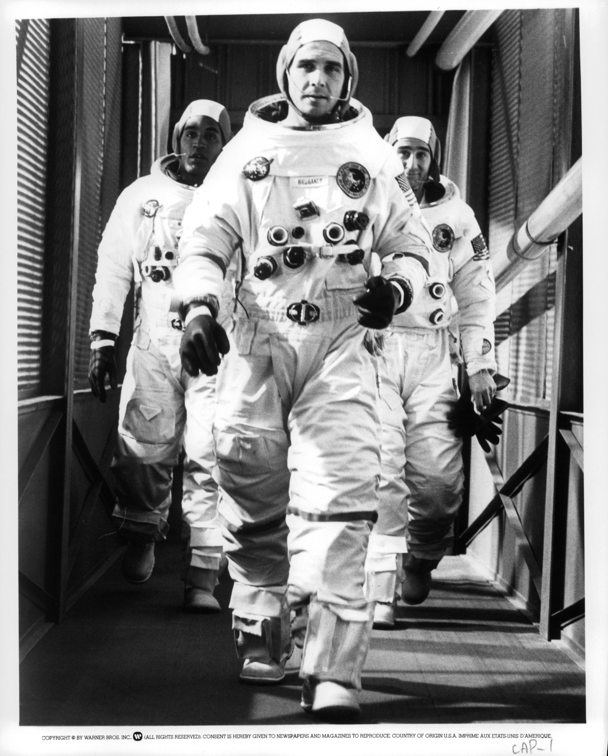 James Brolin, O.J. Simpson, and Sam Waterston in Козерог один (1977)