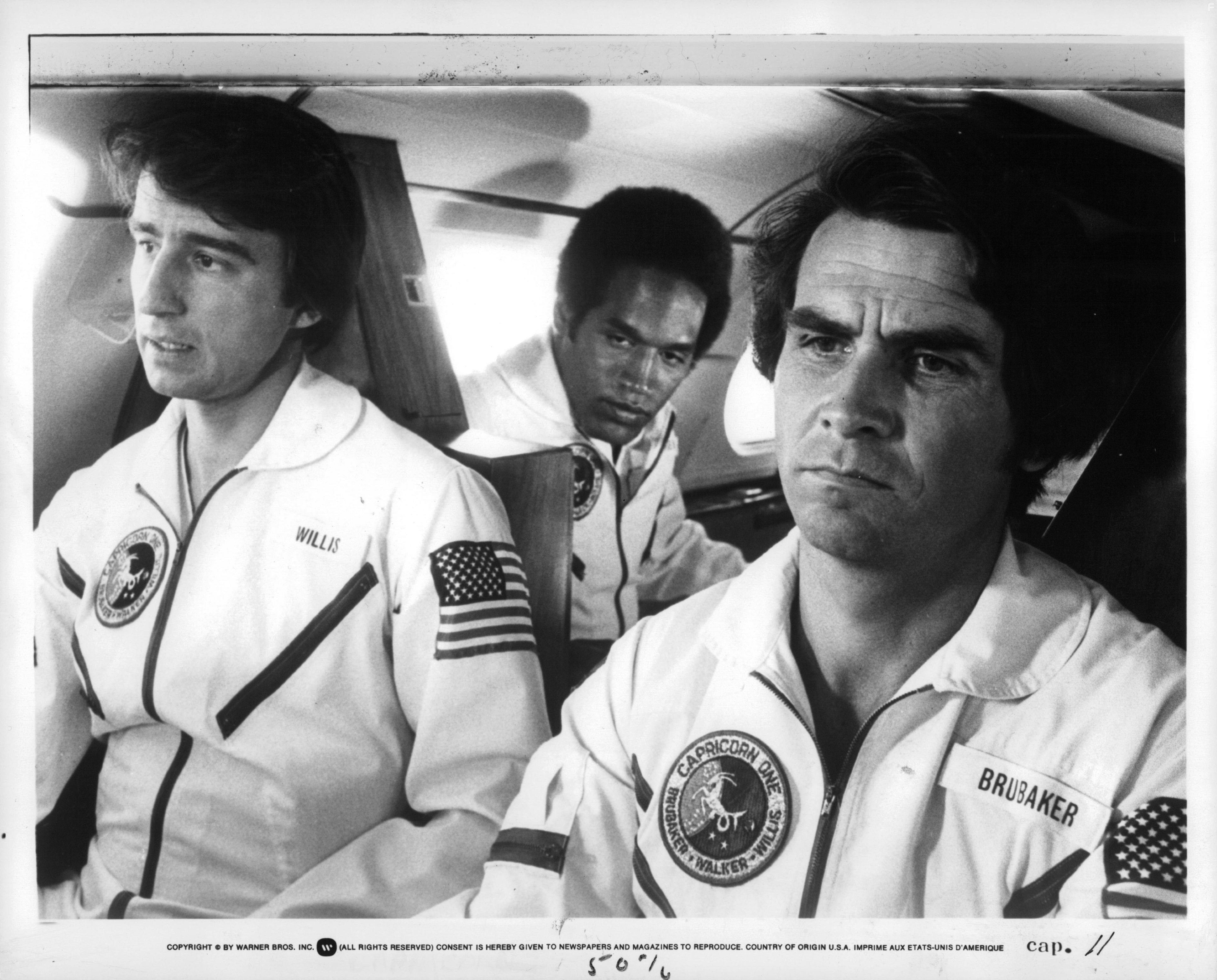 James Brolin, O.J. Simpson, and Sam Waterston in Козерог один (1977)