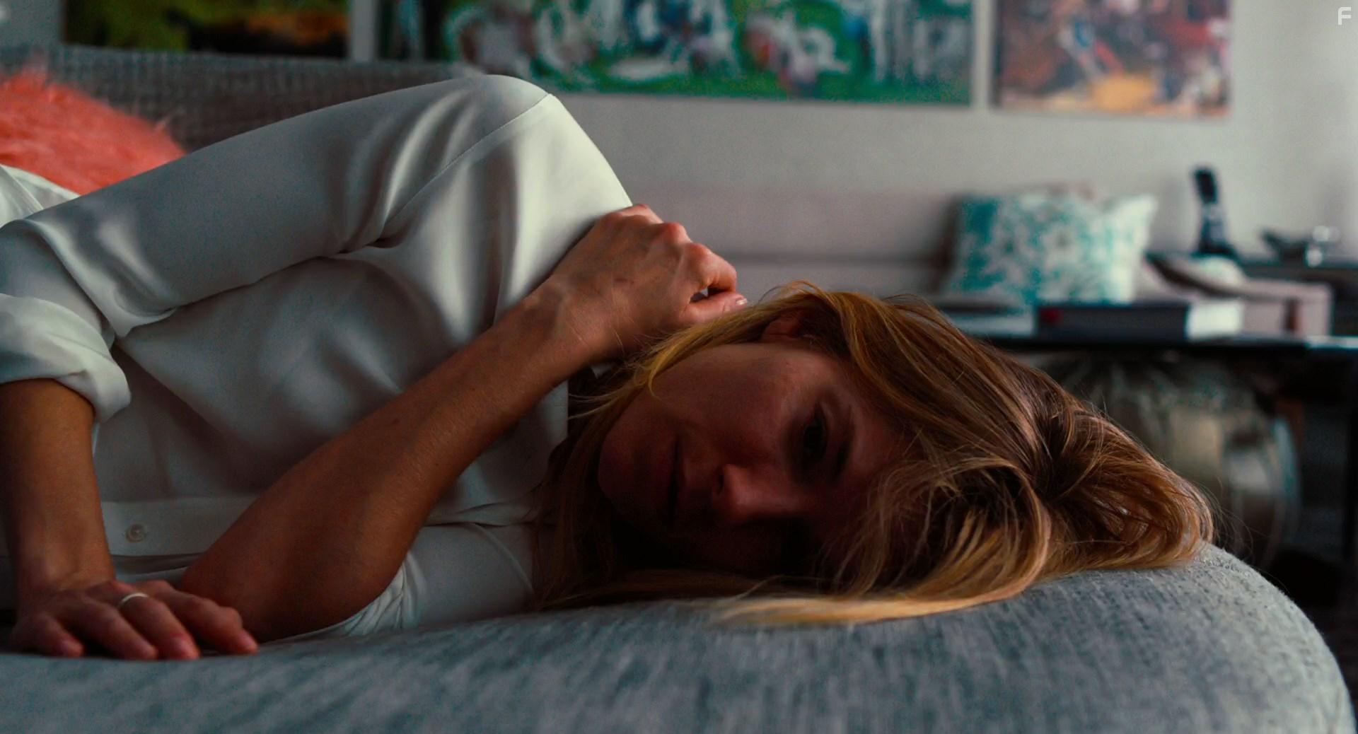 Sienna Miller in The Private Life of a Modern Woman (2017)