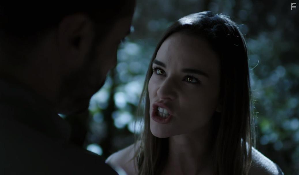 Funda Gray in Sahipli (2017)