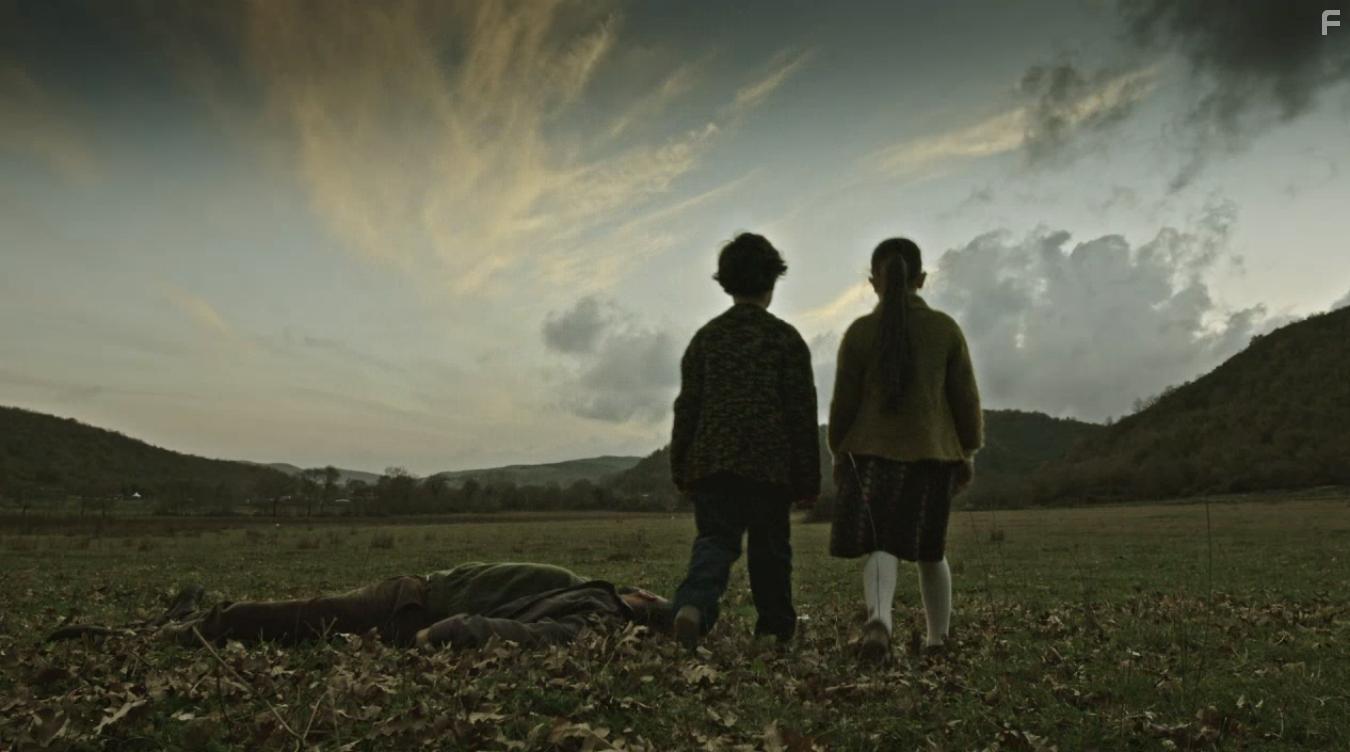 Ata Yagiz Kili and lk Hilal ifti in Sahipli (2017)