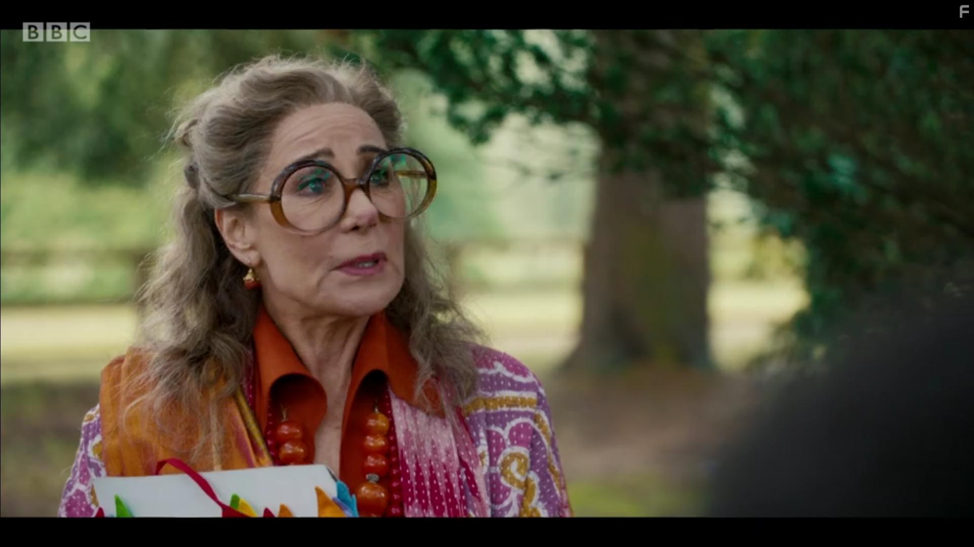 Zo Wanamaker in Worzel Gummidge (2019)