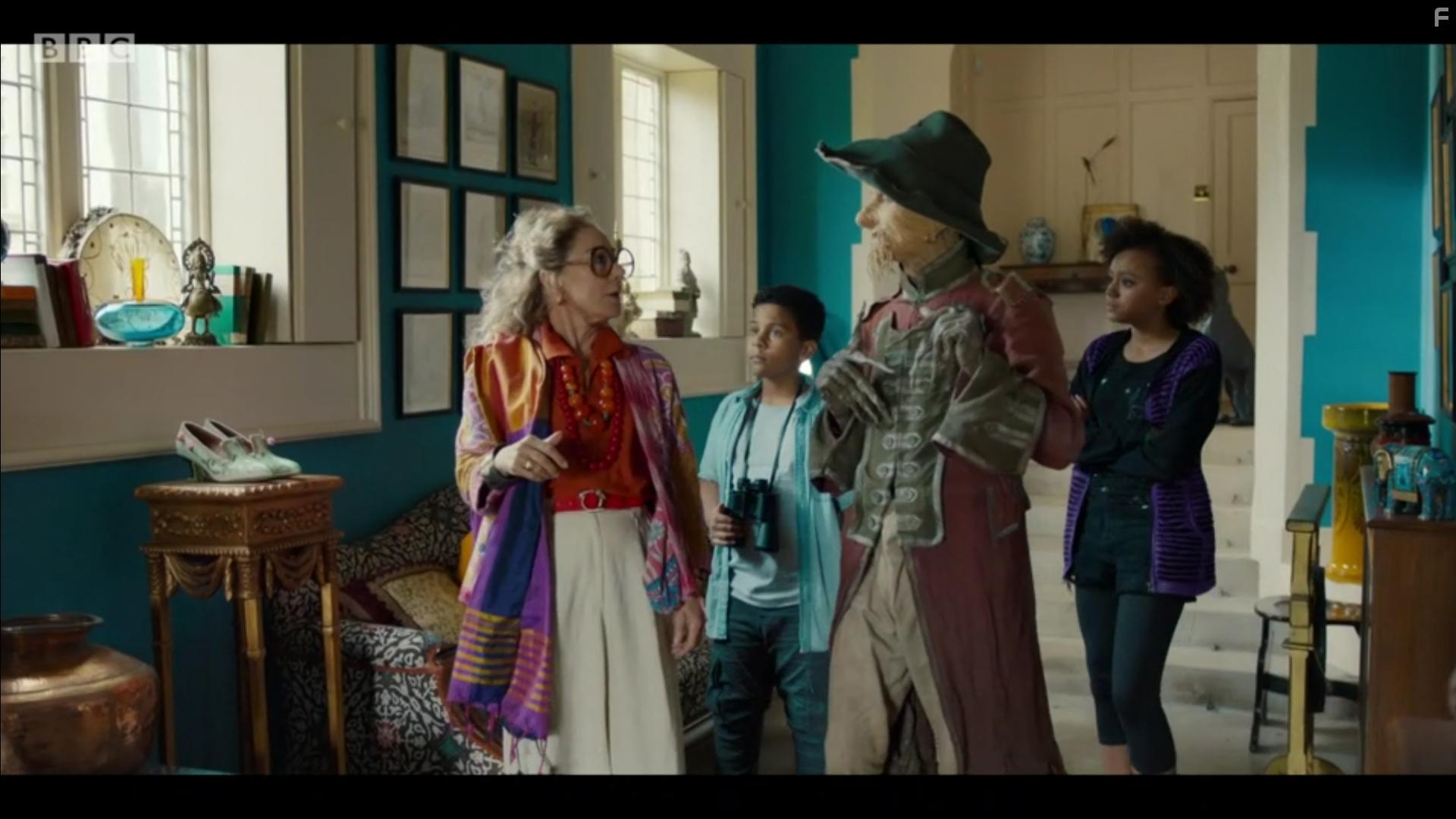 Mackenzie Crook, Zo Wanamaker, Thierry Wickens, and India Brown in Worzel Gummidge (2019)