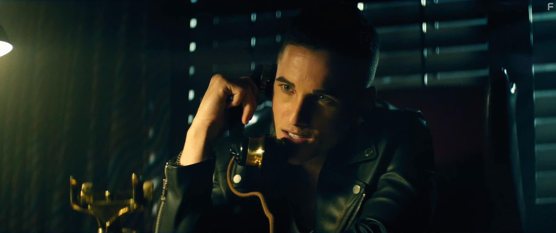 Mike Manning in The Call (2020)