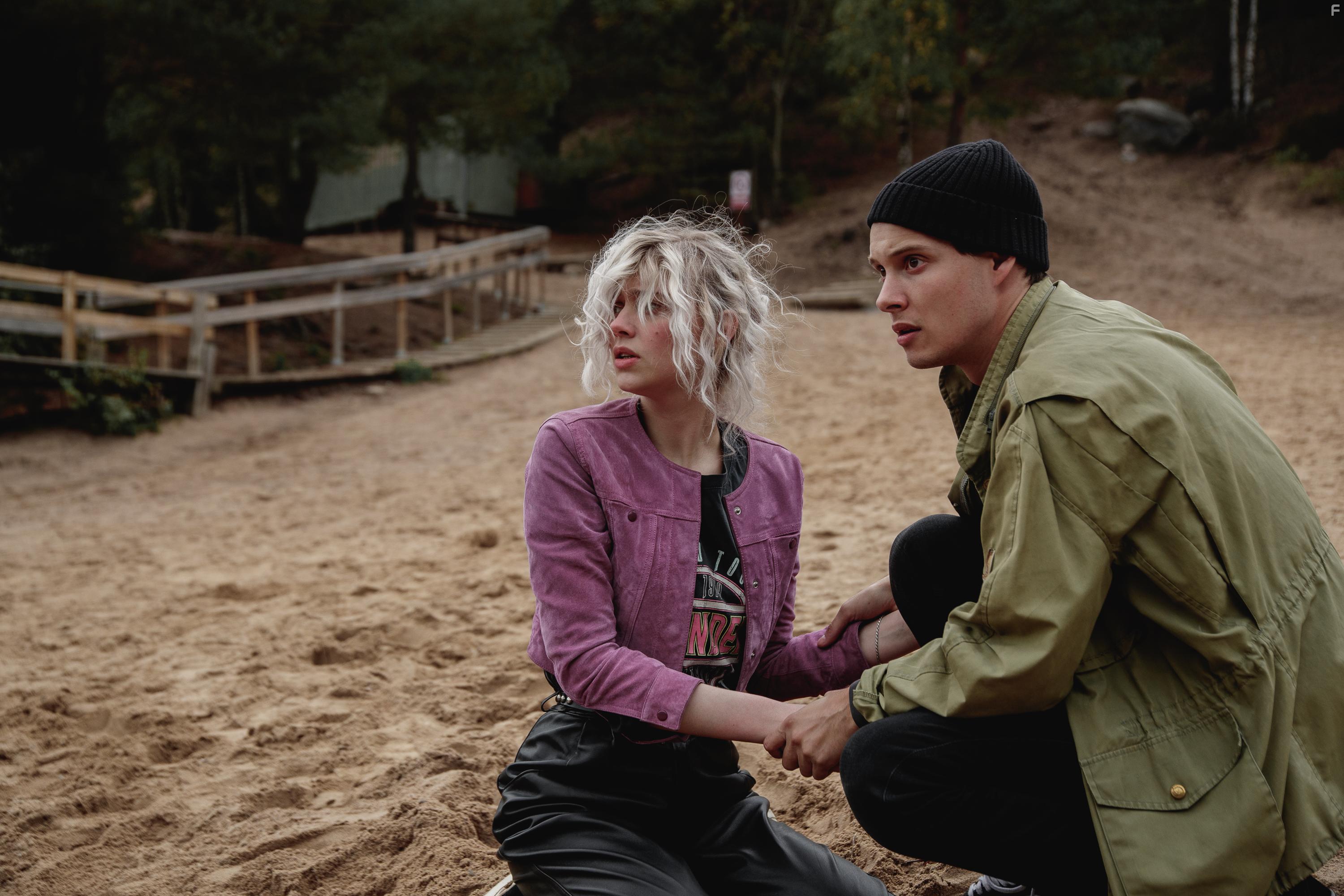 Maja Johanna Englander and Julius Fleischanderl in Cryptid (2020)