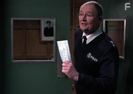 Jim Broadbent in Типа крутые легавые (2007)