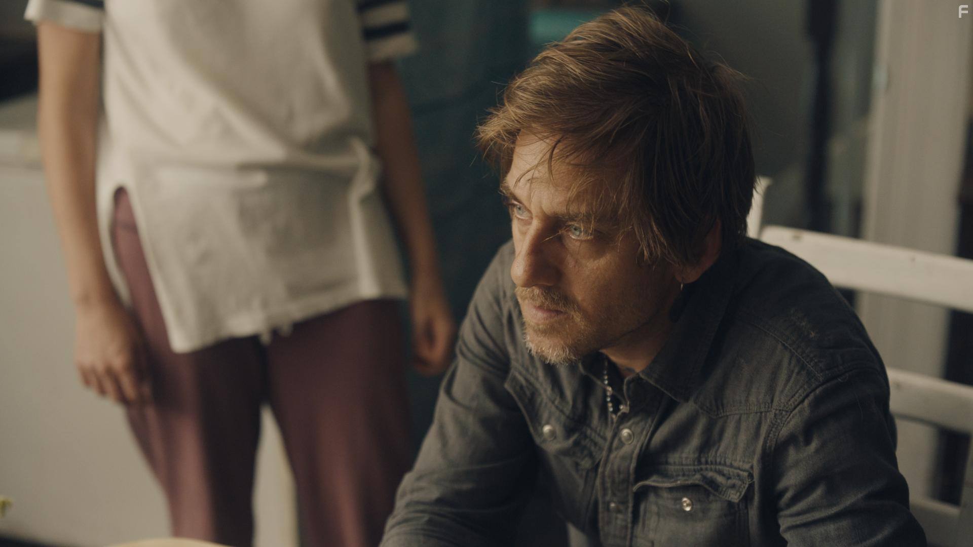 Joel Thomas Hynes in Body and Bones (2019)