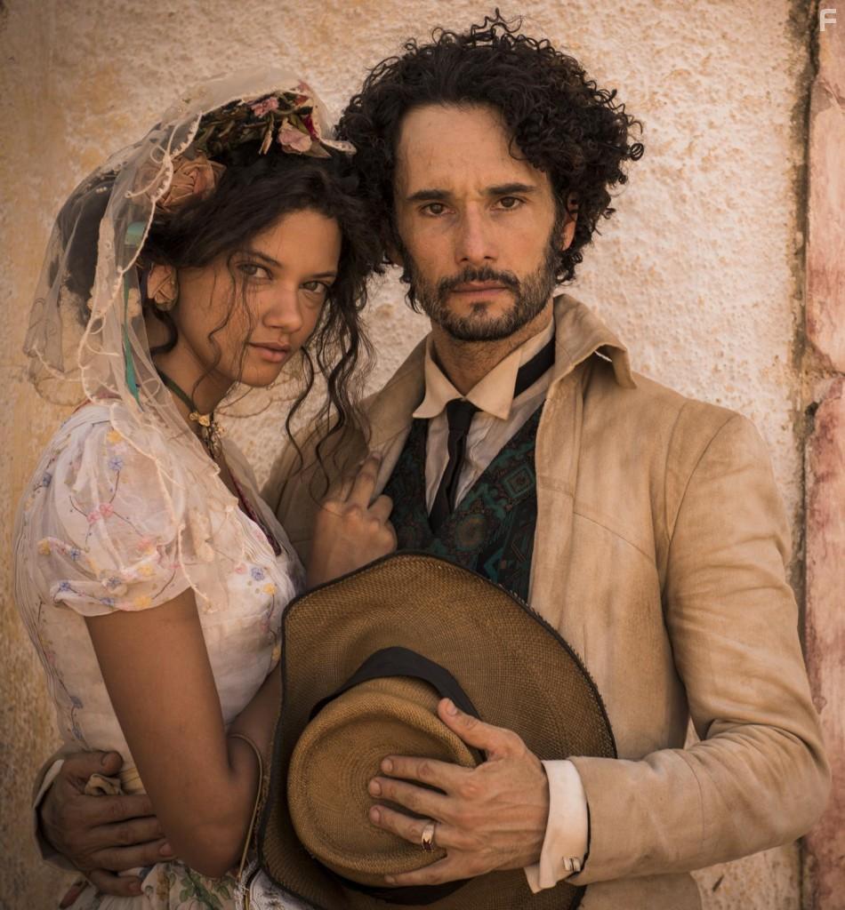 Marina Nery e Rodrigo Santoro in VELHO CHICO (2016)