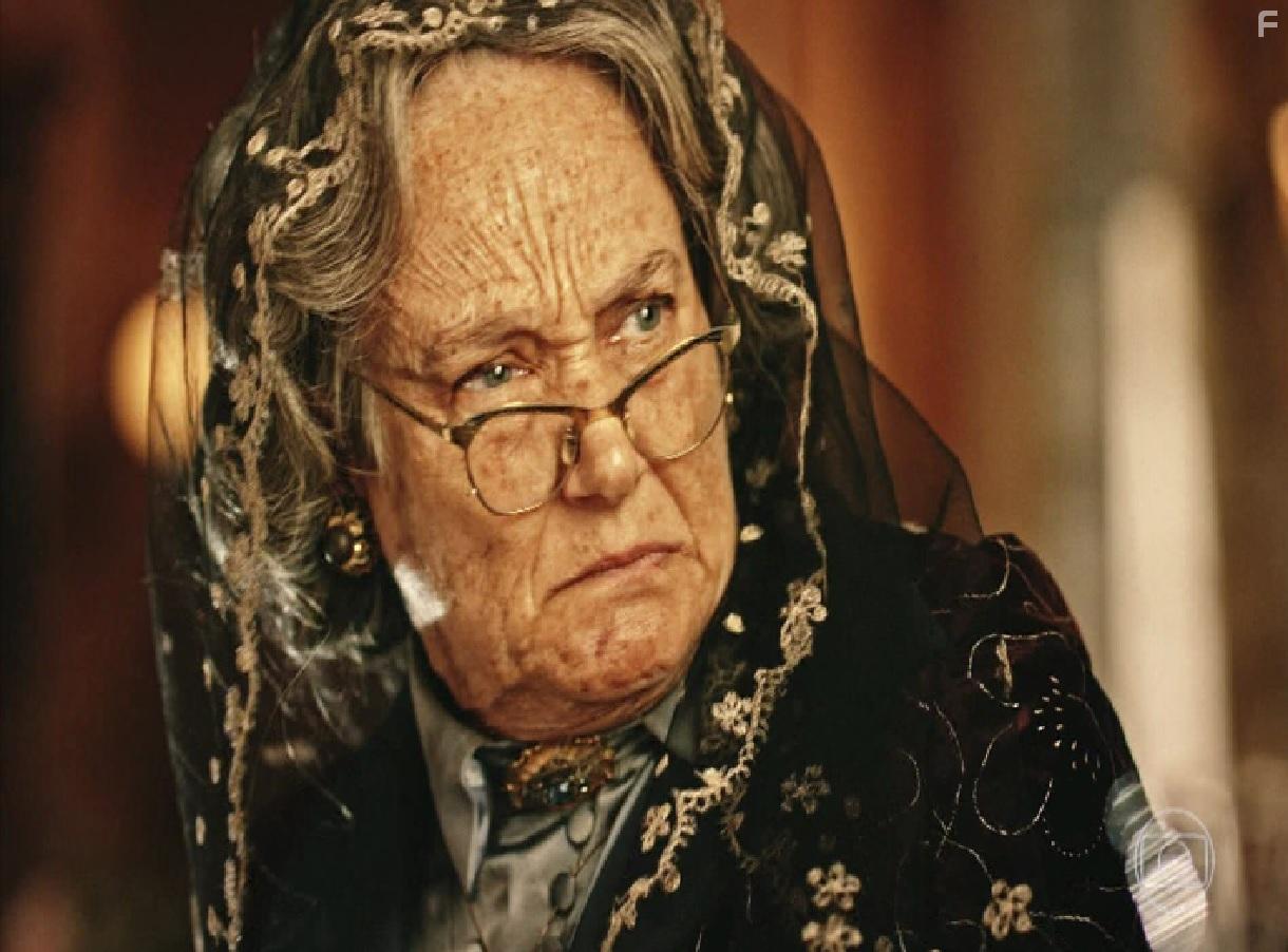 Selma Egrei in Velho Chico (2016)