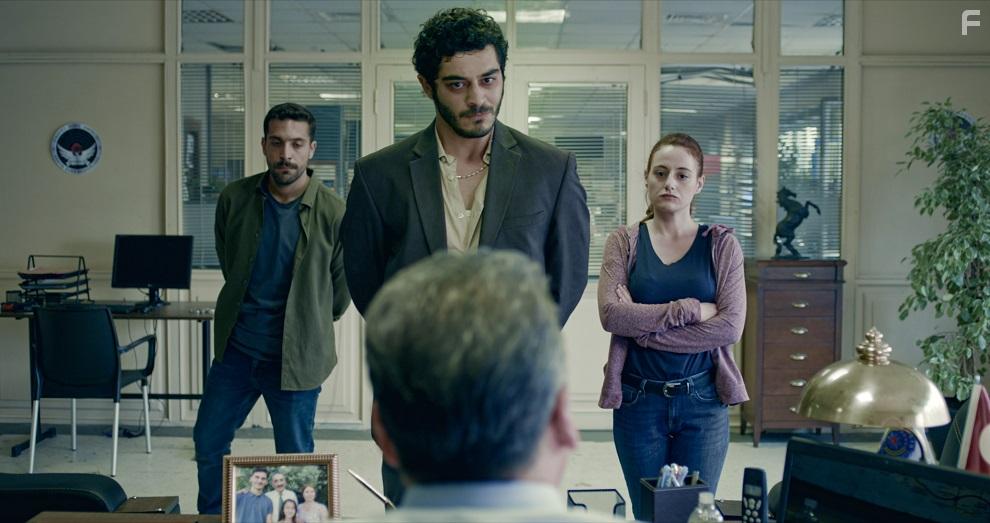 Nazli Bulum, Burak Deniz, and Cihat Suvarioglu in Yarim Kalan Asklar (2020)
