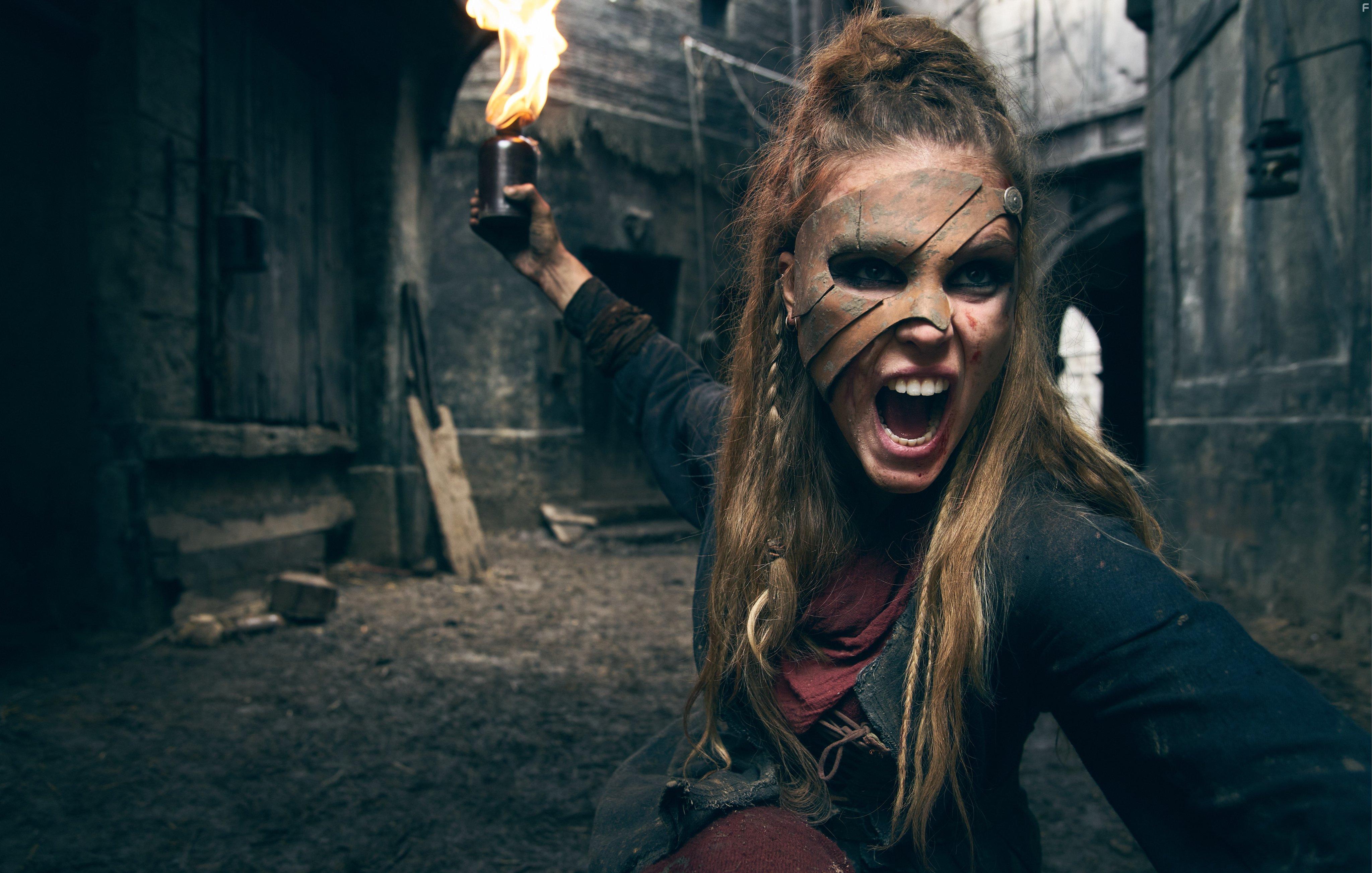 Gaia Weiss in La Rvolution (2020)