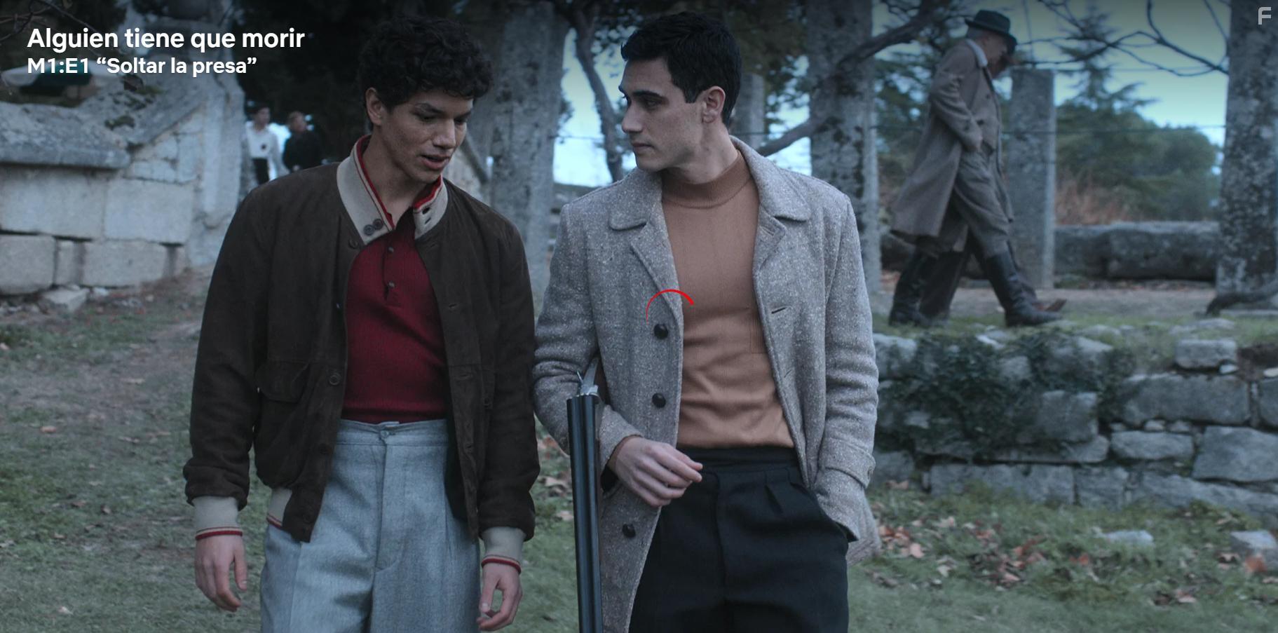Alejandro Speitzer and Isaac Hernndez in Alguien tiene que morir (2020)