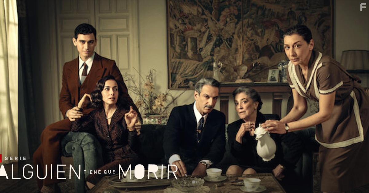 Ernesto Alterio, Mariola Fuentes, Carmen Maura, Alejandro Speitzer, and Cecilia Surez in Alguien tiene que morir (2020)